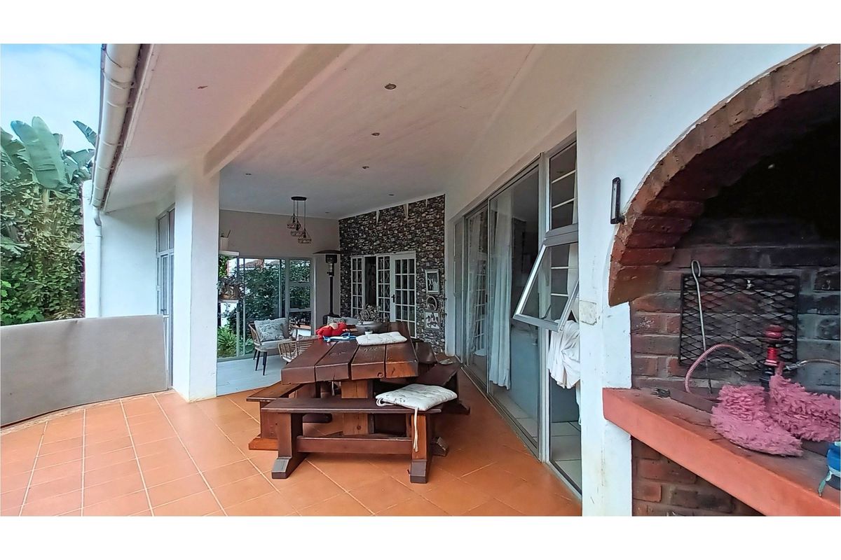 Spacious Family Home with Great Potential in Vincent Heights, East London - Photo 3