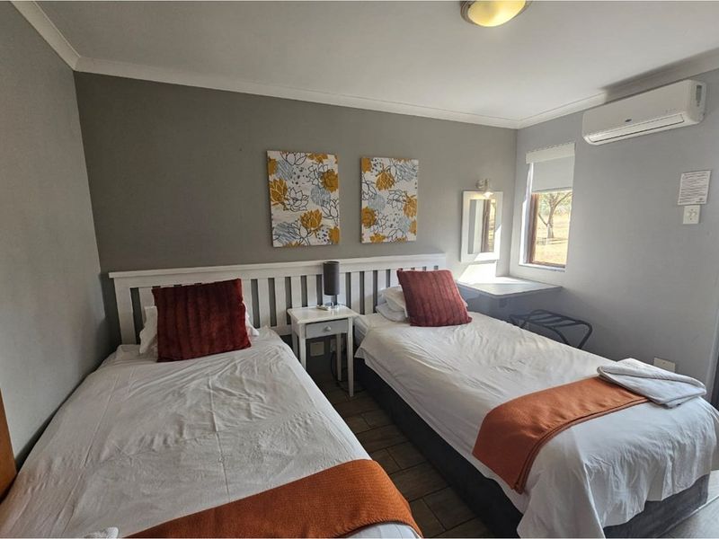 "Charming Oasis on Pinelake Dr Awaits You" - Photo 2