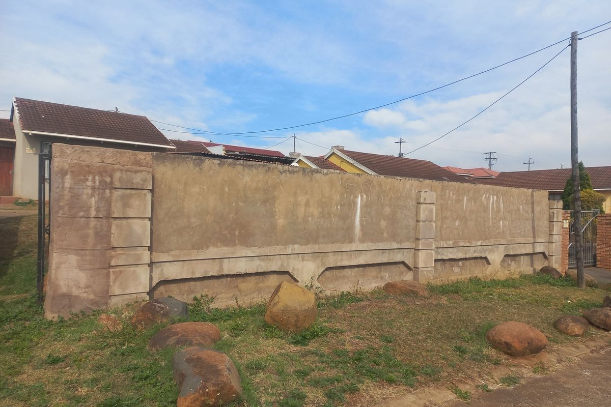 IMBALI UNIT 15 FAMILY HOUSE - Photo 5