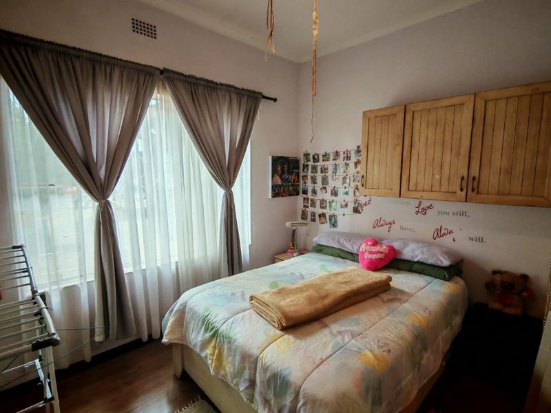 Spacious 460 square meter Family Home with Flatlet and Pool in Bela Bela - Photo 5