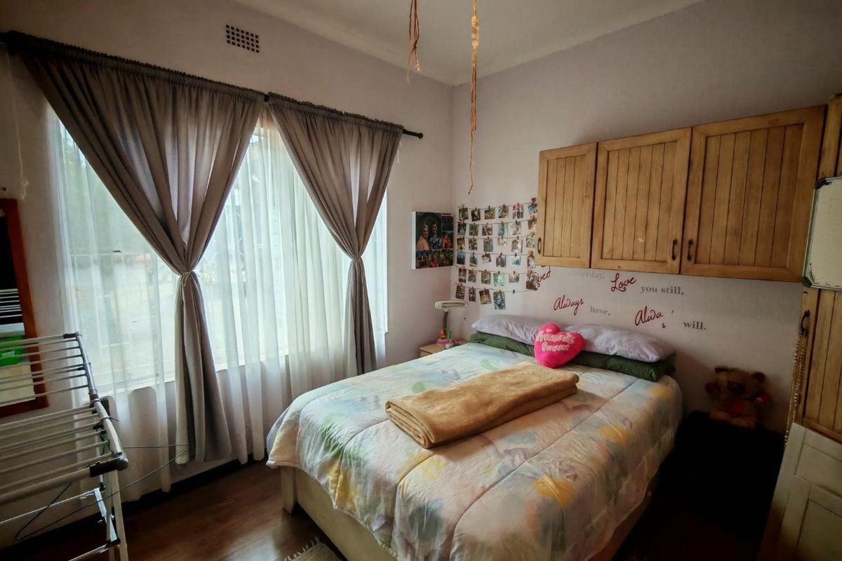 Spacious 460 square meter Family Home with Flatlet and Pool in Bela Bela - Photo 5