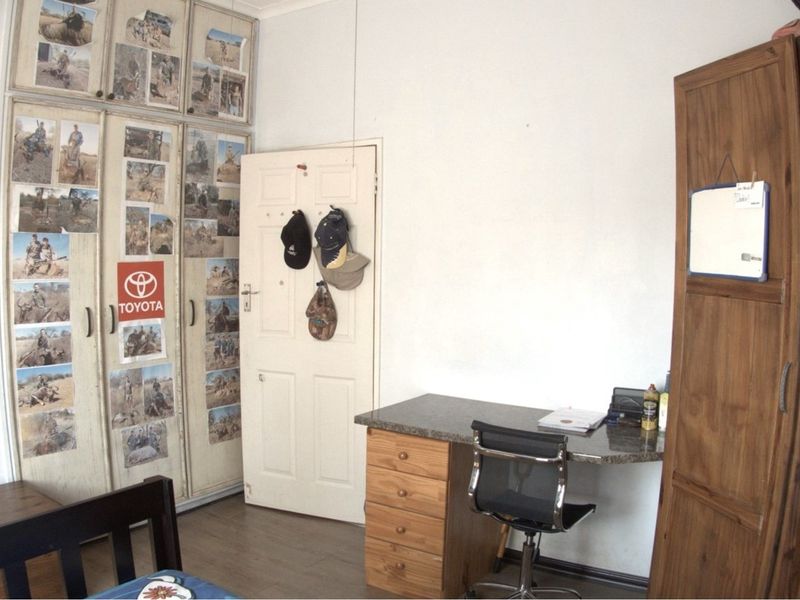 Spacious 460 square meter Family Home with Flatlet and Pool in Bela Bela - Photo 7