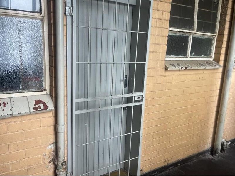 Cash-flowing Bachelor Apartment Up For Grabs!!! - Photo 2