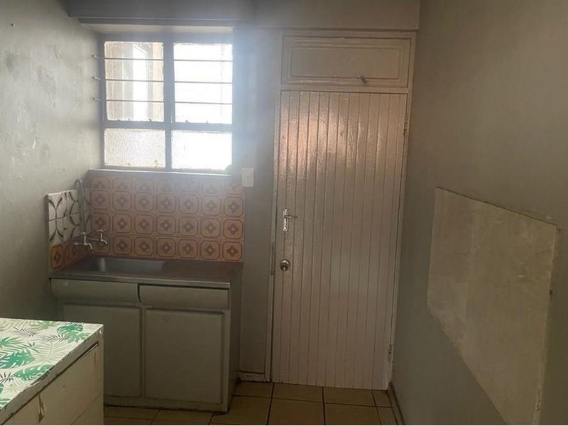 Cash-flowing Bachelor Apartment Up For Grabs!!! - Photo 10