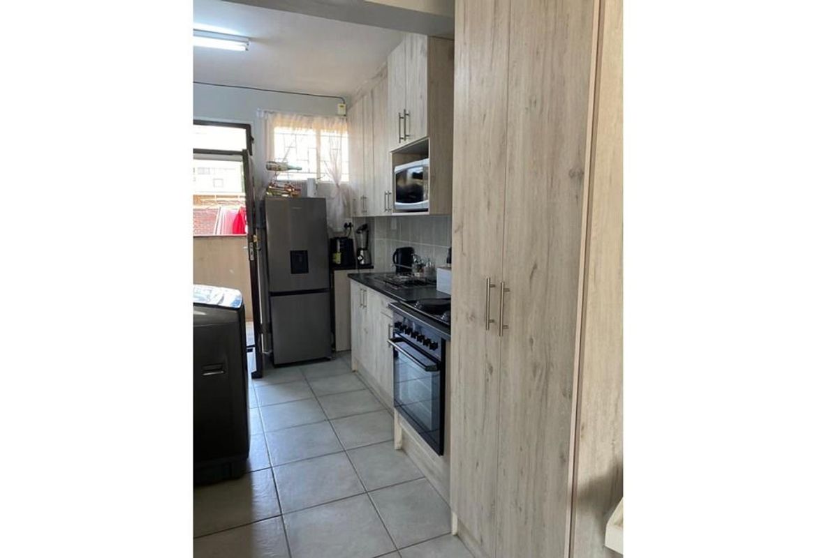 1 Bedroom apartment for sale in Sasolburg Central - Photo 4
