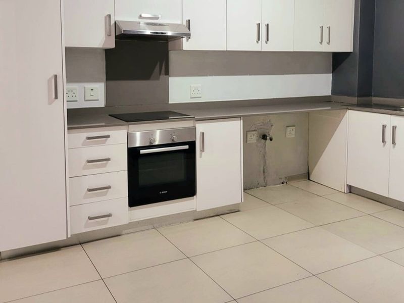 3-Bed, 2- Bath, Pool Grd-Fl Apartment, Northriding - Photo 7