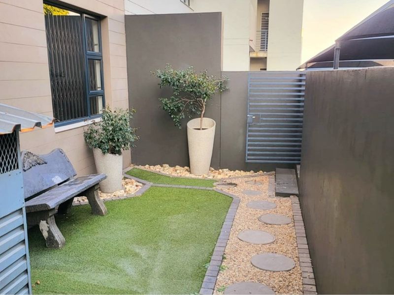 3-Bed, 2- Bath, Pool Grd-Fl Apartment, Northriding - Photo 3