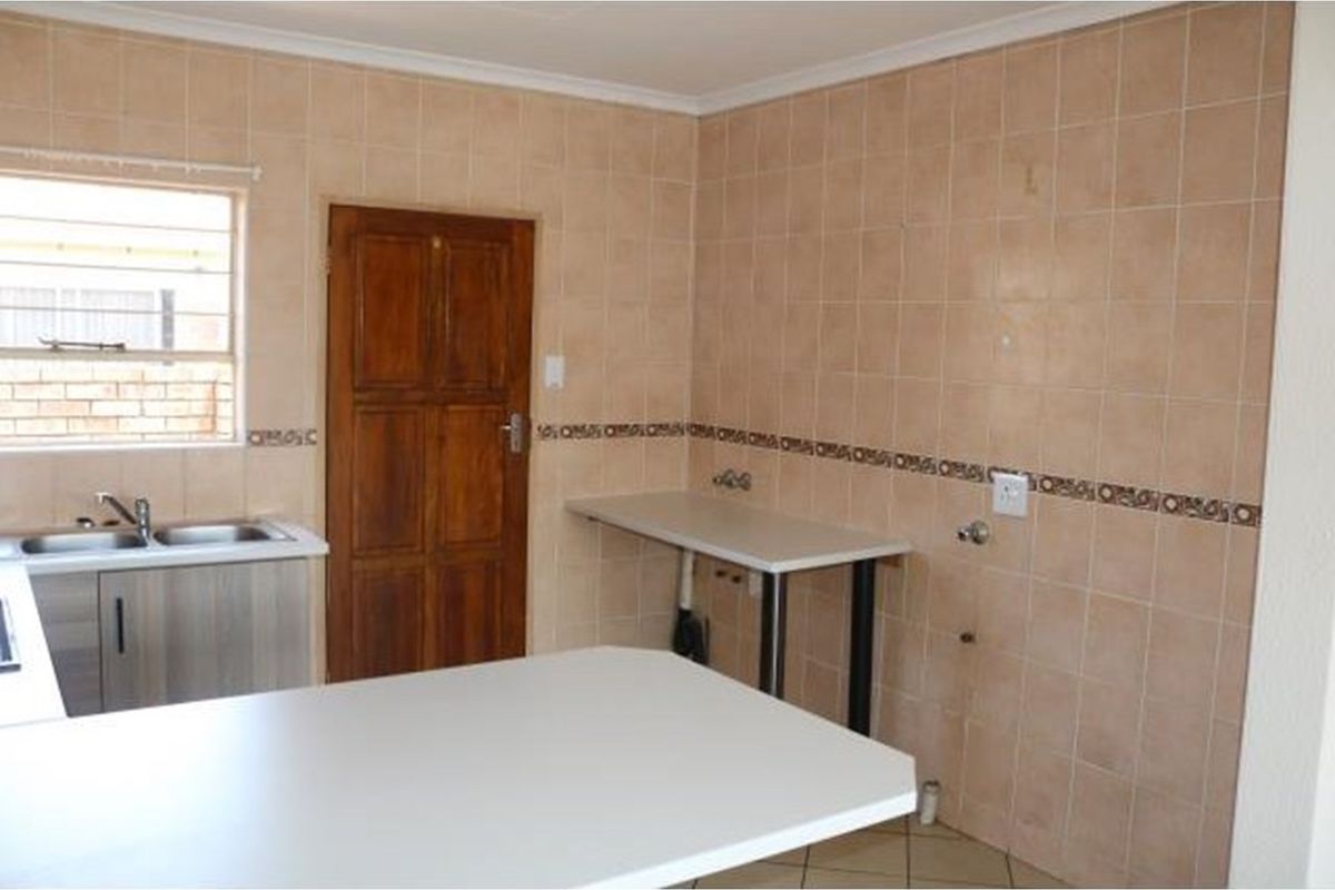 3 Bedroom,2 bath townhouse available for sale - Photo 2