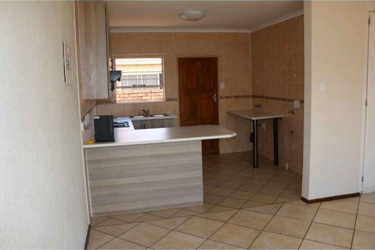 3 Bedroom,2 bath townhouse available for sale - Photo 3