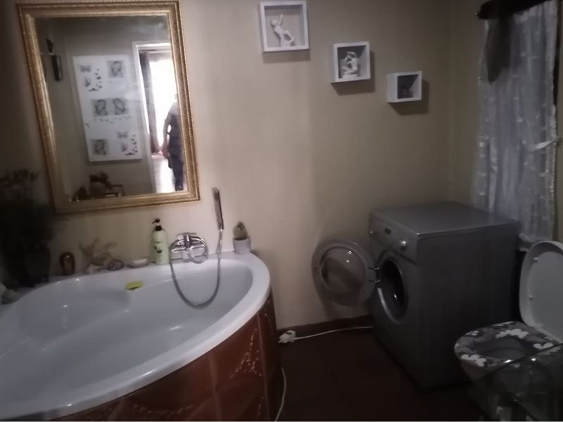 Impeccable 3-Bedroom Home with Pool and Double Garage - Your Brakpan Haven Awaits! - Photo 6