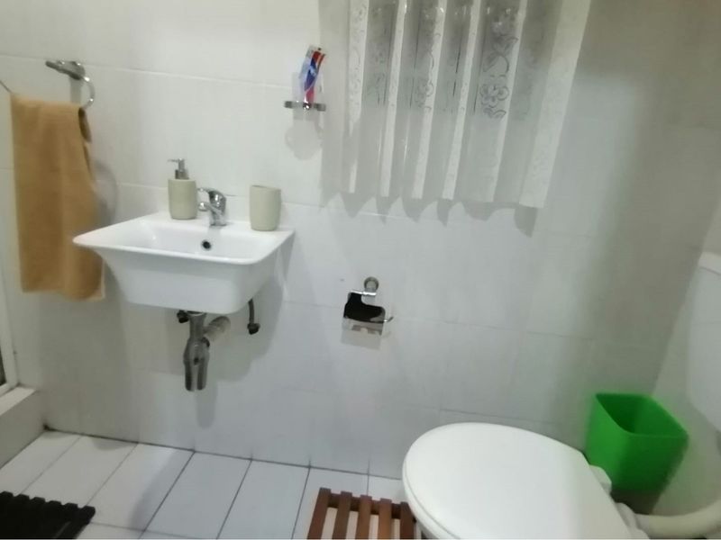 Impeccable 3-Bedroom Home with Pool and Double Garage - Your Brakpan Haven Awaits! - Photo 10