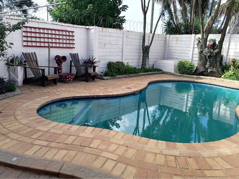 Impeccable 3-Bedroom Home with Pool and Double Garage - Your Brakpan Haven Awaits! - Photo 2