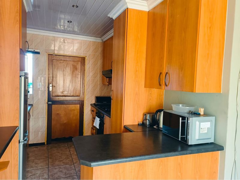 "Charming 3-Bed Oasis in South Africa for Sale" - Photo 10