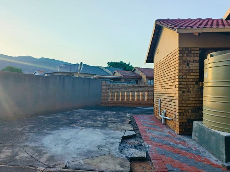 "Charming 3-Bed Oasis in South Africa for Sale" - Photo 9