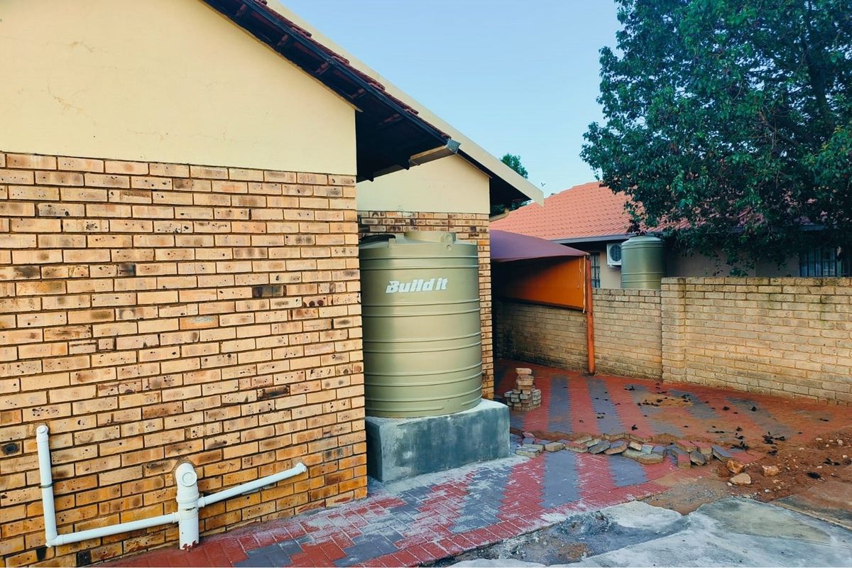 "Charming 3-Bed Oasis in South Africa for Sale" - Photo 2