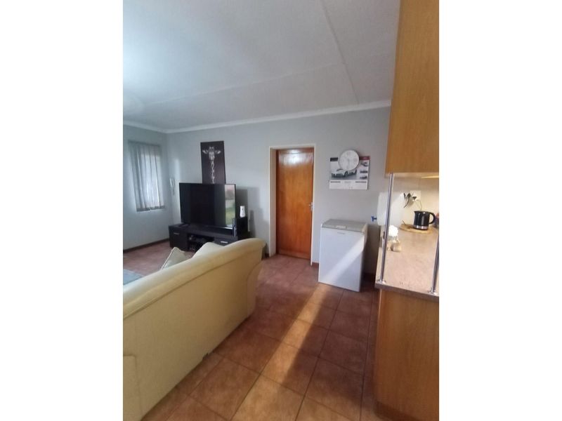 Excellent for first time buyers and investors alike. - Photo 8