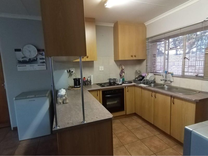 Excellent for first time buyers and investors alike. - Photo 7