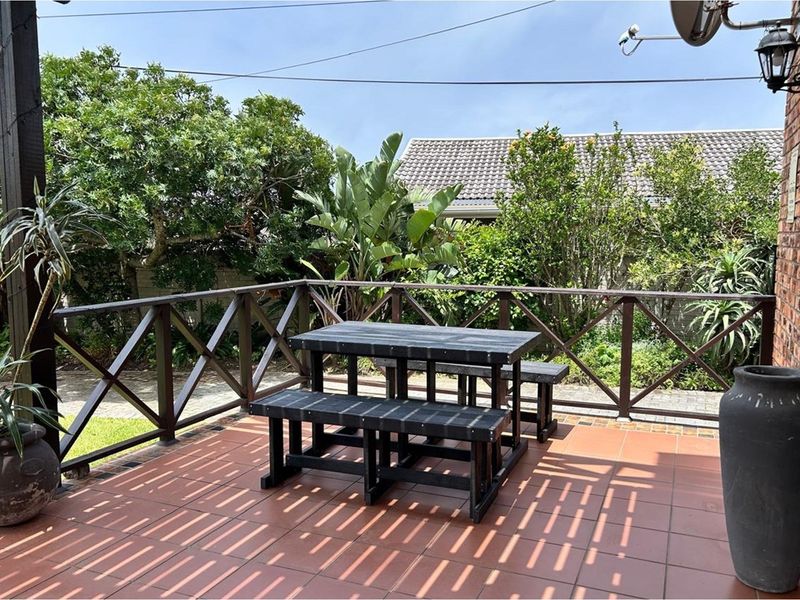 Discover Your Dream Home in Sunrise-on-Sea! - Photo 2