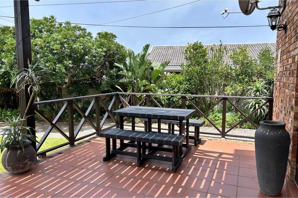 Discover Your Dream Home in Sunrise-on-Sea! - Photo 2