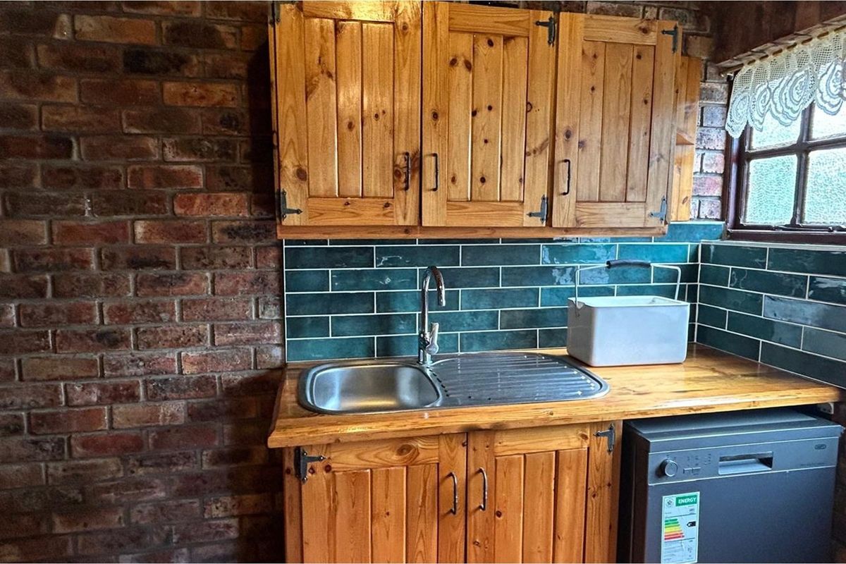 Discover Your Dream Home in Sunrise-on-Sea! - Photo 5