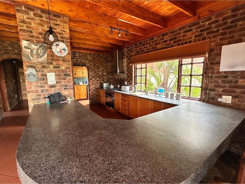 Discover Your Dream Home in Sunrise-on-Sea! - Photo 3