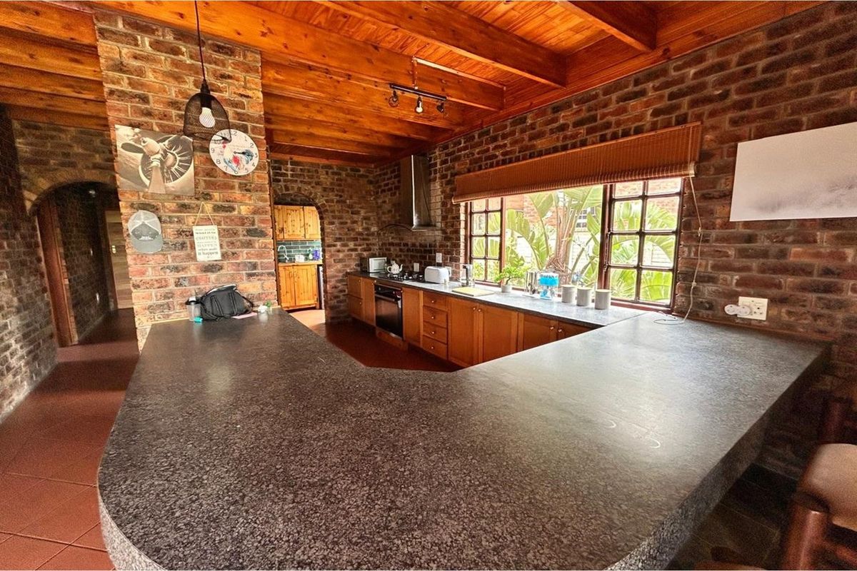 Discover Your Dream Home in Sunrise-on-Sea! - Photo 3