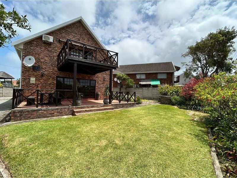 Discover Your Dream Home in Sunrise-on-Sea! - Photo 1