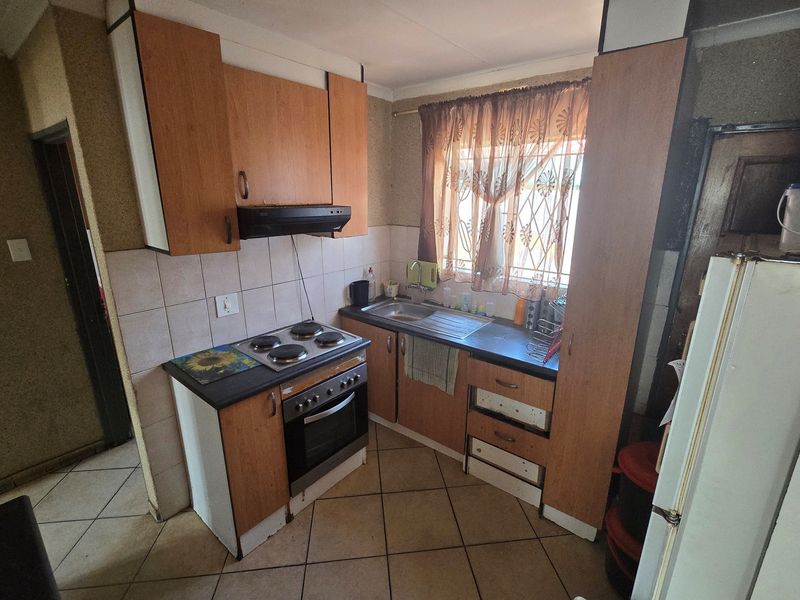 Fixer-Upper Opportunity. FOR SALE RIVERLEA EXT 3 - Photo 5