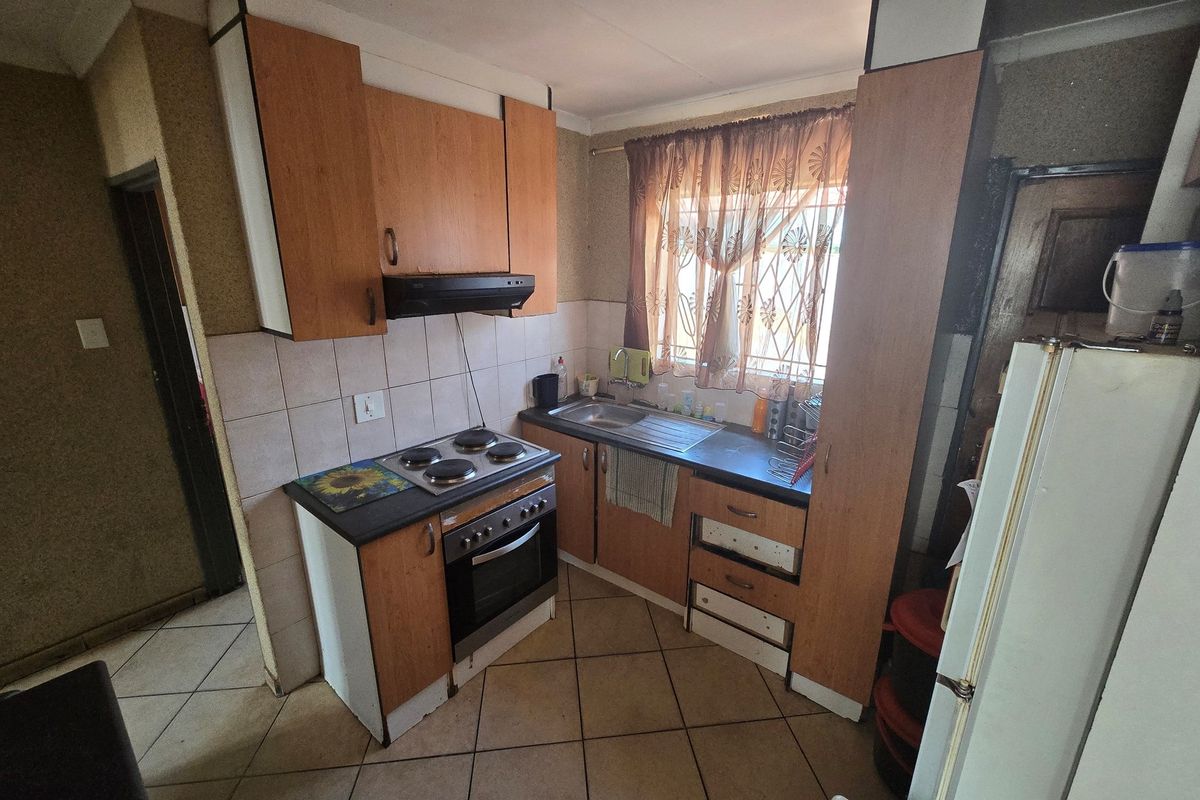 Fixer-Upper Opportunity. FOR SALE RIVERLEA EXT 3 - Photo 5
