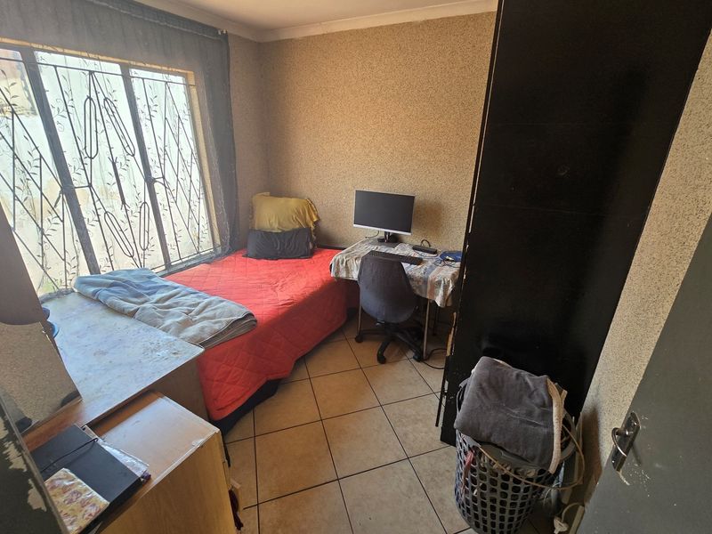 Fixer-Upper Opportunity. FOR SALE RIVERLEA EXT 3 - Photo 10