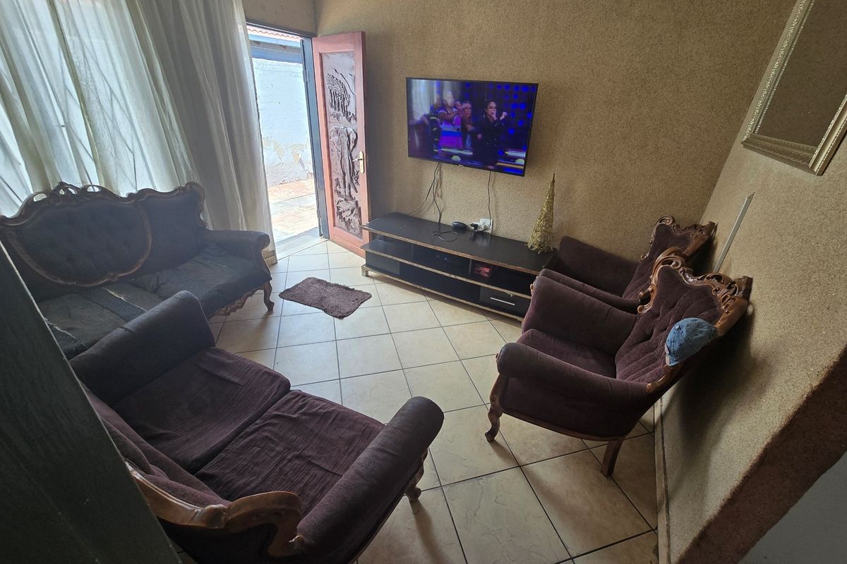 Fixer-Upper Opportunity. FOR SALE RIVERLEA EXT 3 - Photo 3