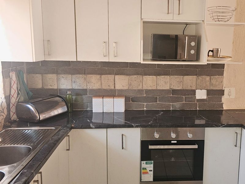 Spacious 2 Bedroom Apartment in Quiet, Well-Maintained Complex in Florida - Photo 6