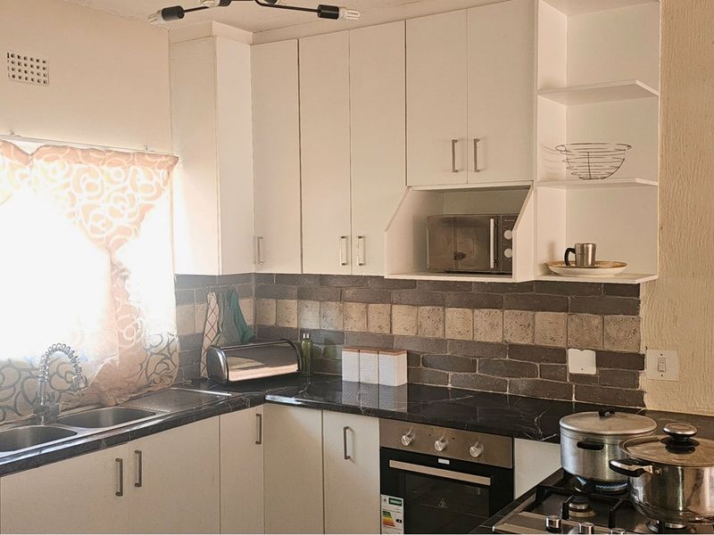 Spacious 2 Bedroom Apartment in Quiet, Well-Maintained Complex in Florida - Photo 4