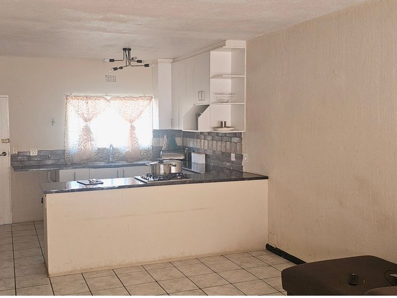 Spacious 2 Bedroom Apartment in Quiet, Well-Maintained Complex in Florida - Photo 5