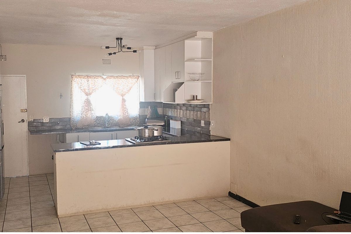 Spacious 2 Bedroom Apartment in Quiet, Well-Maintained Complex in Florida - Photo 5