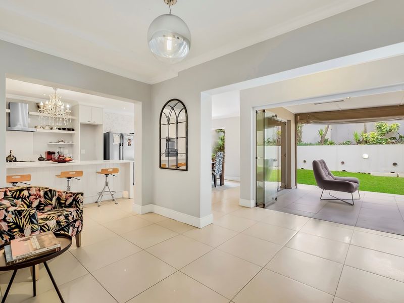 Contemporary Three Bedroom Duplex: A Modern Sanctuary - Photo 7