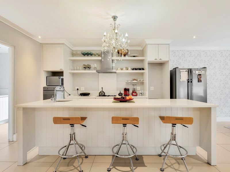 Contemporary Three Bedroom Duplex: A Modern Sanctuary - Photo 4