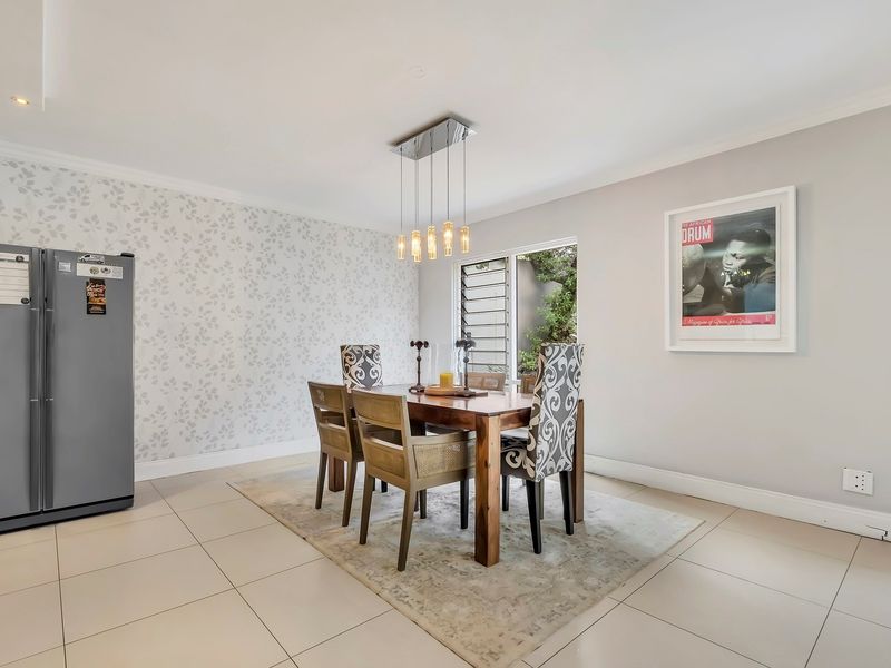 Contemporary Three Bedroom Duplex: A Modern Sanctuary - Photo 5