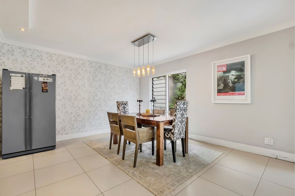 Contemporary Three Bedroom Duplex: A Modern Sanctuary - Photo 5