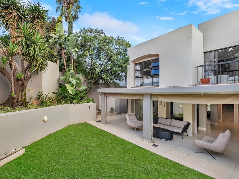 Contemporary Three Bedroom Duplex: A Modern Sanctuary - Photo 2