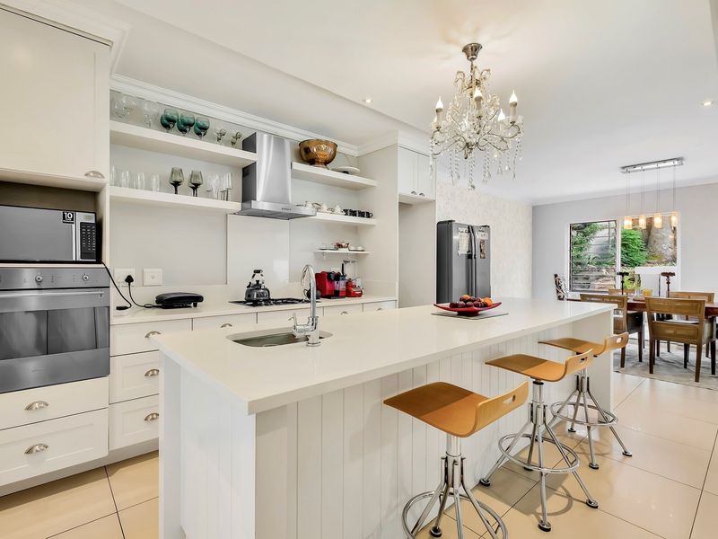 Contemporary Three Bedroom Duplex: A Modern Sanctuary - Photo 3