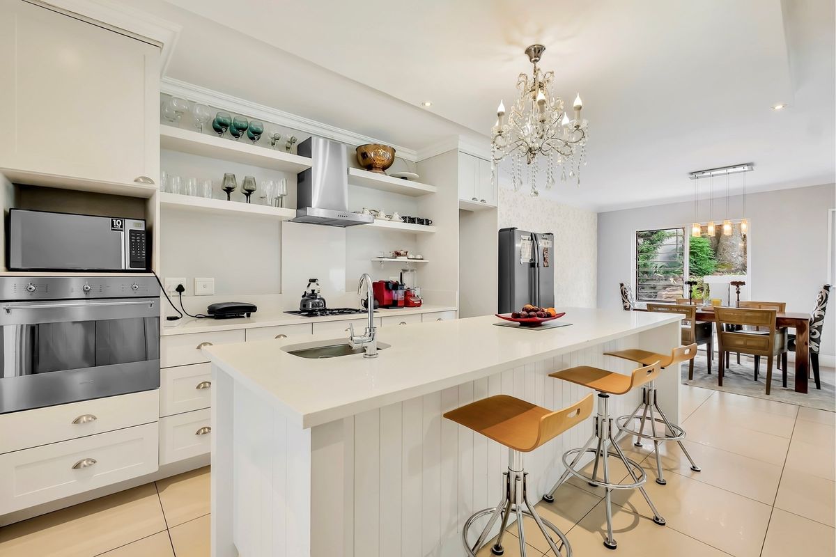 Contemporary Three Bedroom Duplex: A Modern Sanctuary - Photo 3