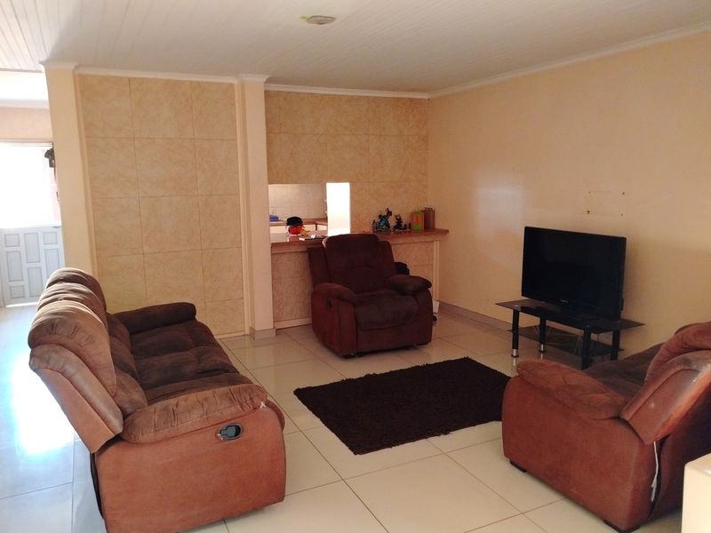 Stunning 3-Bedroom Extended Home for Sale - Northcroft, Phoenix - Photo 6