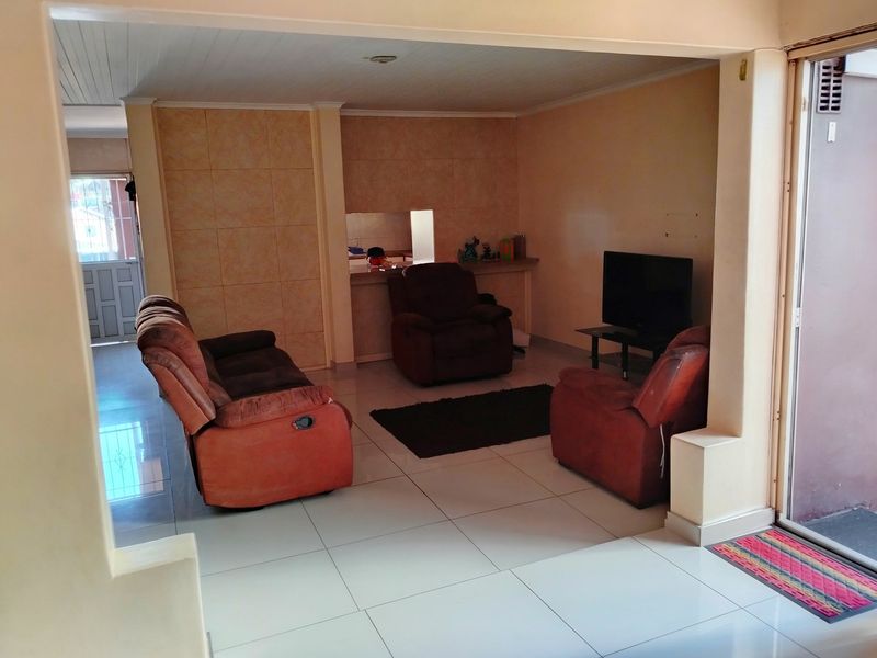 Stunning 3-Bedroom Extended Home for Sale - Northcroft, Phoenix - Photo 7