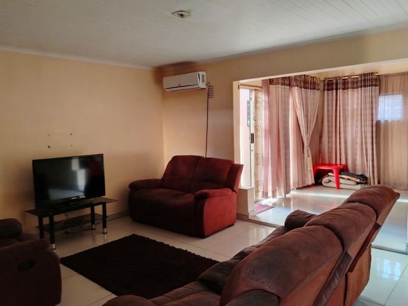 Stunning 3-Bedroom Extended Home for Sale - Northcroft, Phoenix - Photo 8