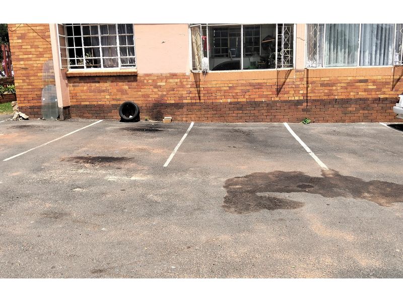 Charming 2-Bed Fixer-Upper in Florida, An Investment Dream - Photo 3