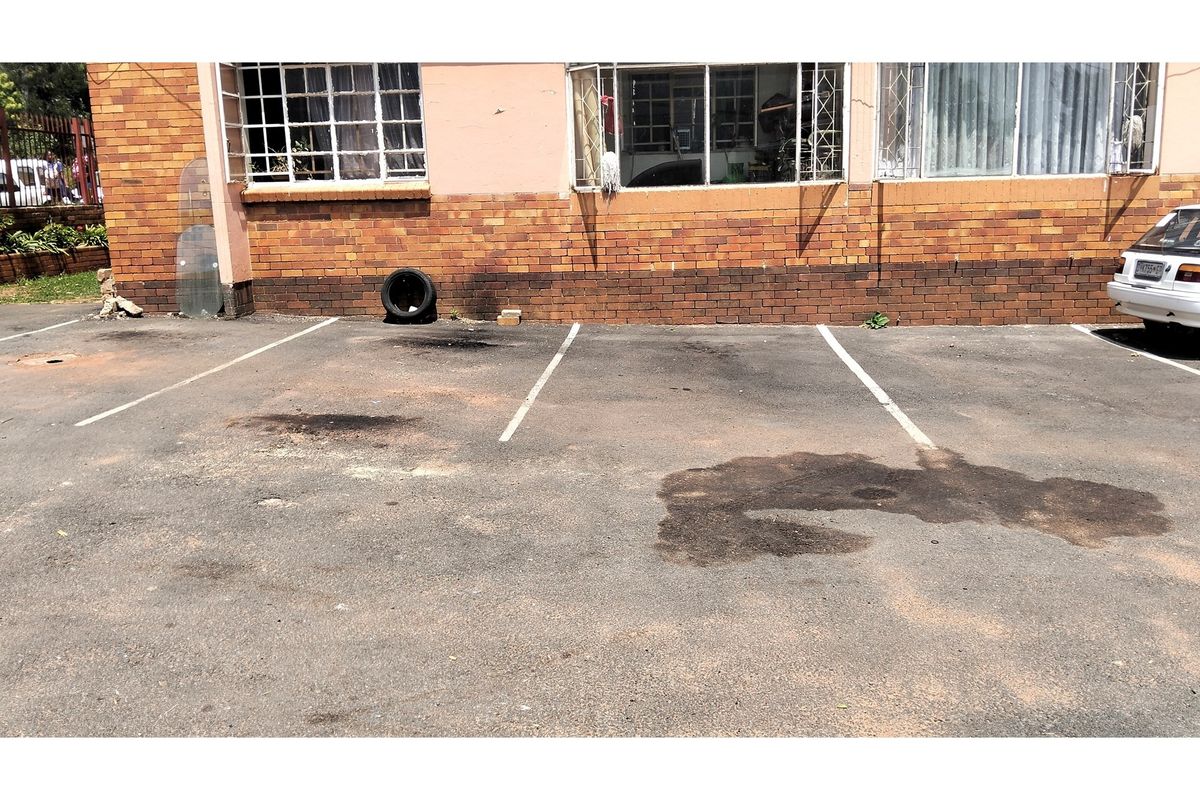 Charming 2-Bed Fixer-Upper in Florida, An Investment Dream - Photo 3