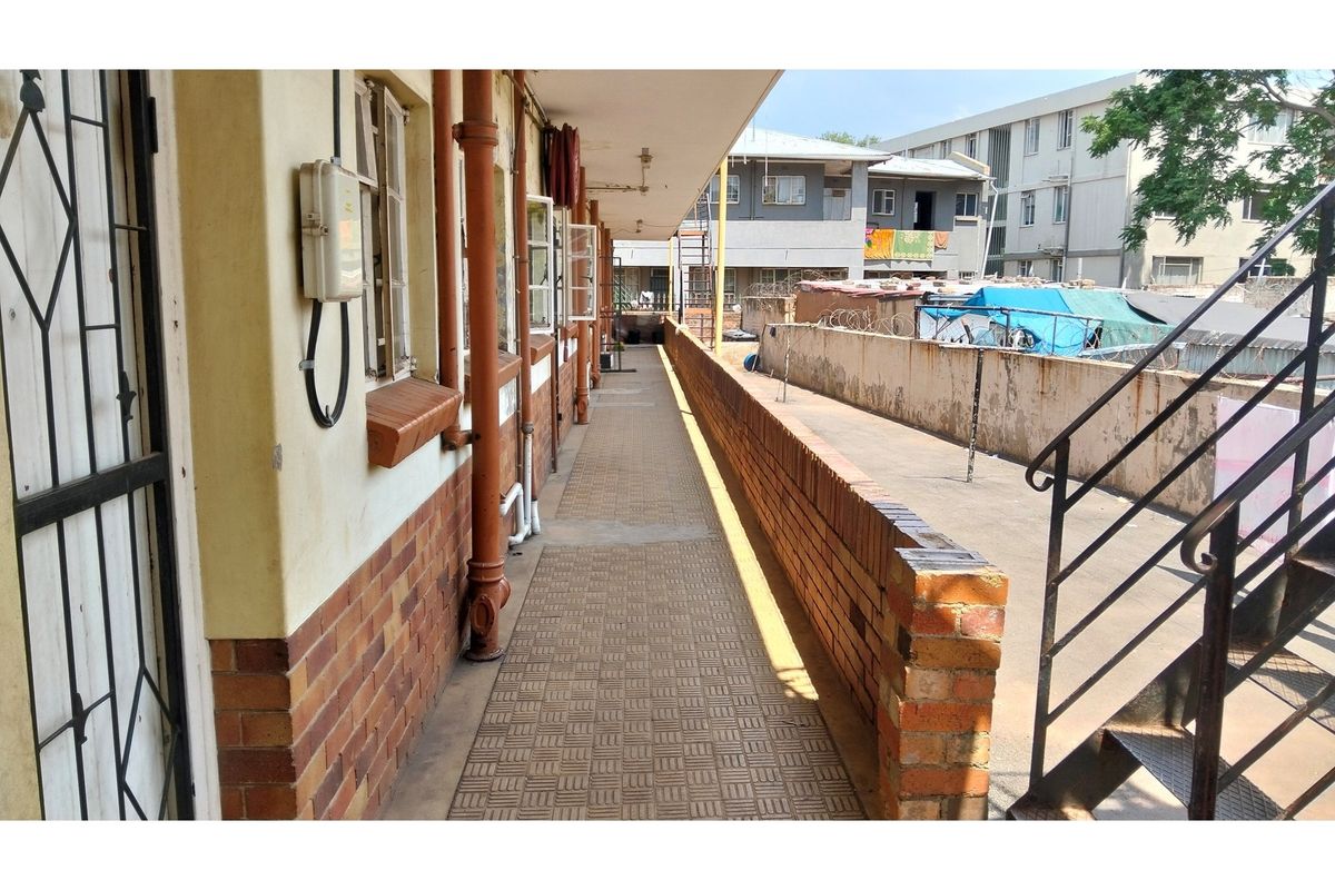 Charming 2-Bed Fixer-Upper in Florida, An Investment Dream - Photo 5