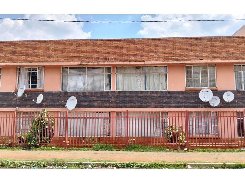 Charming 2-Bed Fixer-Upper in Florida, An Investment Dream - Photo 1
