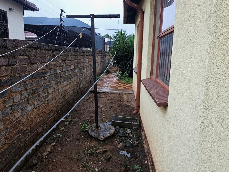 Cozy 2-Bedroom Family Home in Vibrant Community with Expansion Potential - Photo 5